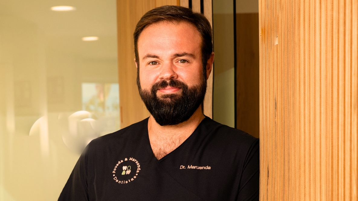 Dentista de Poveda & Maruenda especialista en implantes dentales en Ontinyent